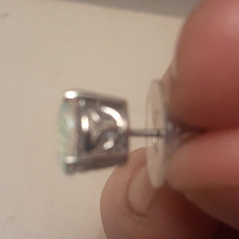 stunning mercury mystic topaz studs. ( 6.35 ctw. ) - Picture 4 of 4